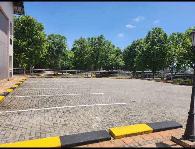 697M² OFFICE TO LET IN RANDJESPARK